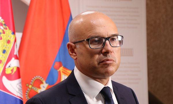 Ministri serb i Mbrojtjes  Mjafton një shkëndijë për të ndezur gjithçka në veri