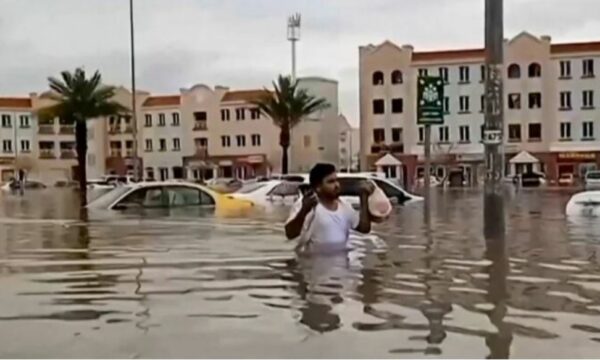 Përmbytjet në Emiratet e Bashkuara Arabe   Shkon në 20 numri i viktimave