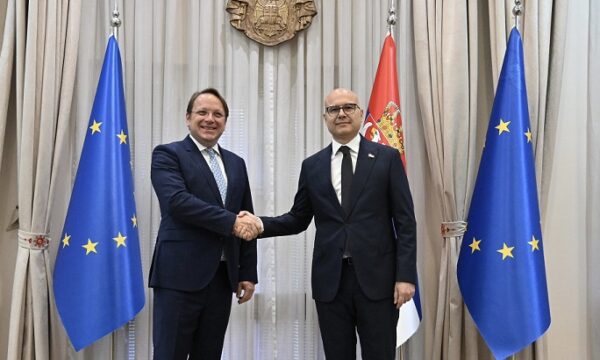 Varhelyi tha se Serbia mund të hyjë në BE për 5 vjet   e përsërit edhe sot   s ka kohë për të humbur 
