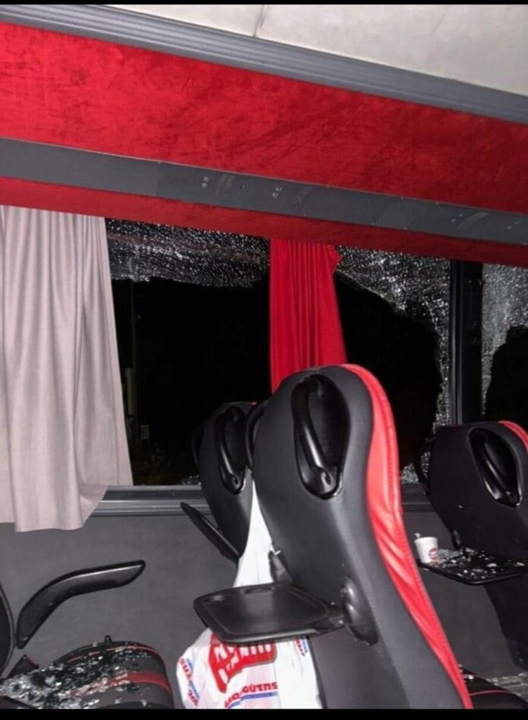 Tymë në autobusin e kompanisë Royal Travel…?!