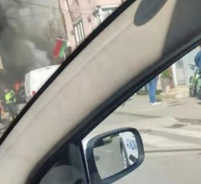 Zjarr i madh pranë Qendrës Klinike në Shkup