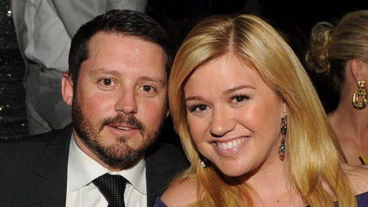 Ndahet nga jeta ish bashkëshorti i artistes Kelly Clarkson pas betejës me sëmundjen e rëndë