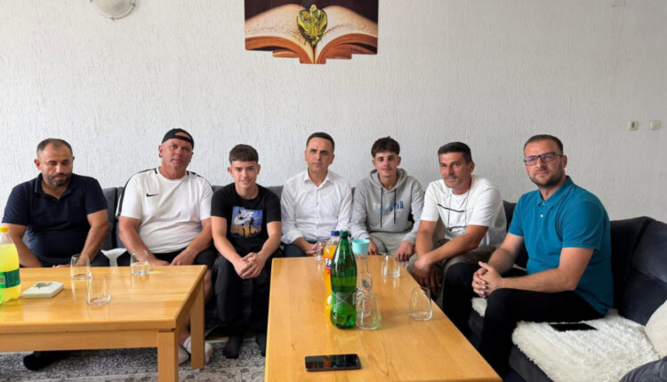 Kasami viziton nxënësit e sulmuar në Tetovë: Dhuna nuk do të bëhet normë në qytetin tonë