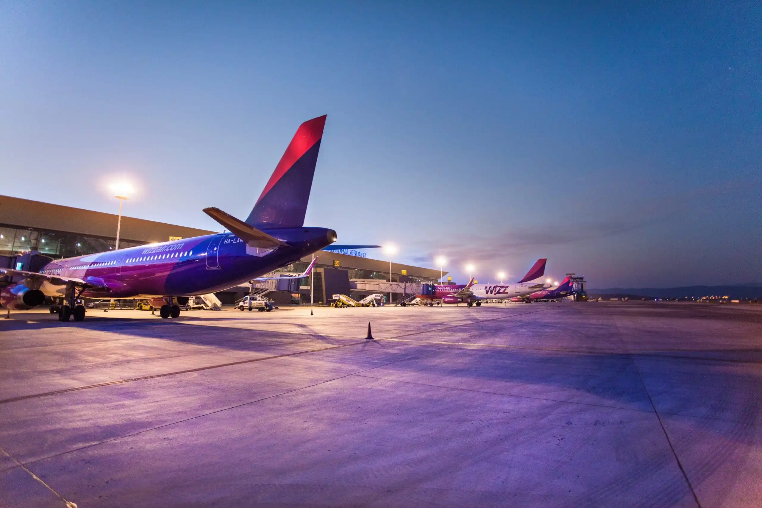 Nga viti 2026 Wizz Air hap tre destiancione në Napoli, Milano, dhe Vrocllav, rikthehen fluturimet nga Budampesti dhe Katovica