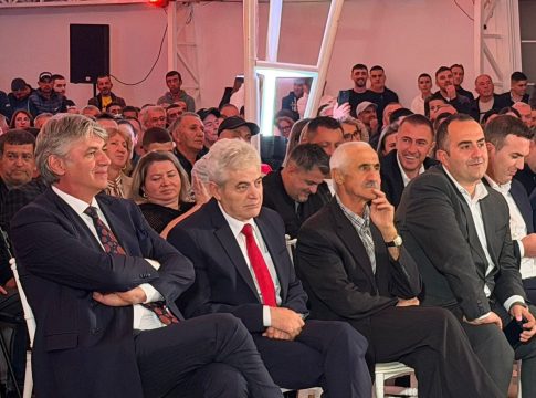 Ali Ahmeti: “Mickoski frikësohet edhe nga Arabela, të mos merret me ne”
