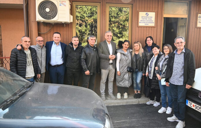 Bajram Rexhepi në vizitë tek personat me dëgjim të dëmtuar në Tetovë