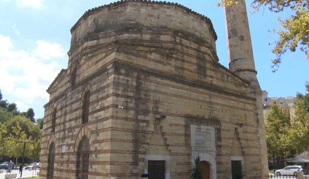 Xhamia e Plumbit  një nga atraksionet më të vizituara në Vlorë