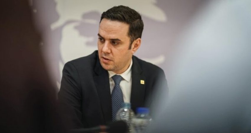 Abdixhiku  Studentët rrëzojnë regjime  përcaktojnë epoka dhe nuk blihen