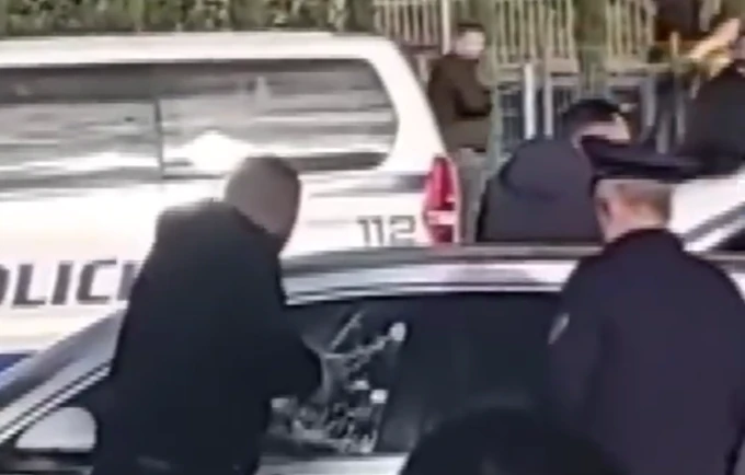 Të shtëna pranë aeroportit të Rinasit   një person humb jetën  një tjetër plagoset