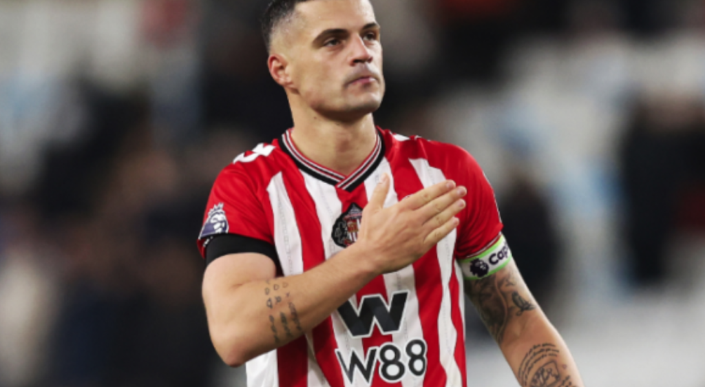 Tifozët e Sunderlandit i këndojnë Xhakës pas barazimit me Arsenalin