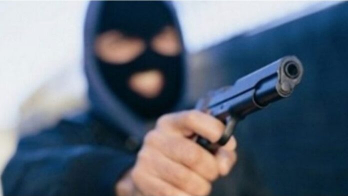 Grabitje me armë në Prishtinë  Kolumbianes i merren 10 mijë euro