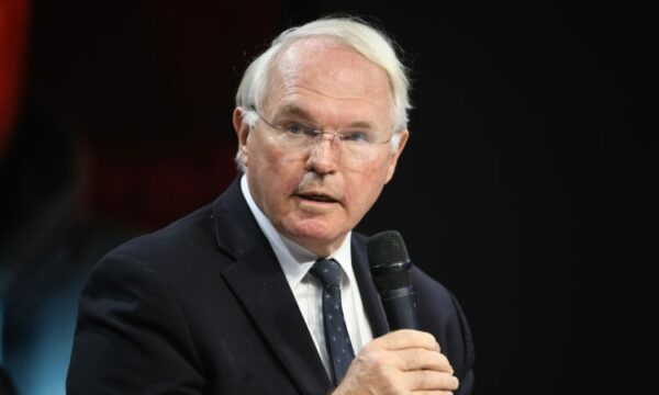 Rikthehen seancat në Hagë  sot nis dëshmia e Christopher Hill