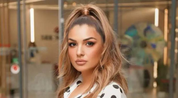 14 vjet më parë  kështu dukej Olsa Muhameti si prezantuese