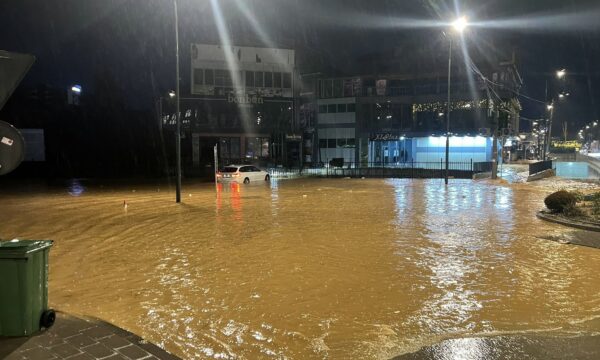 Normalizim i ngadaltë pas përmbytjeve në Kosovë e Shqipëri, Maqedonia dërgon ekipe ndihmëse në Serbi