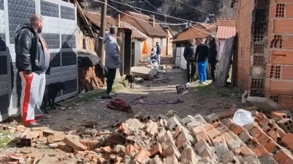 Përmbytjet në Kërçovë lënë shumë banorë jashtë shtëpive