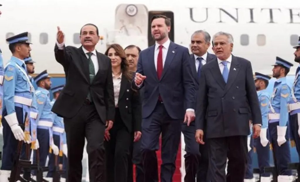 Ministri i Jashtëm i Pakistanit shpreson që Irani dhe SHBA të angazhohen për paqe