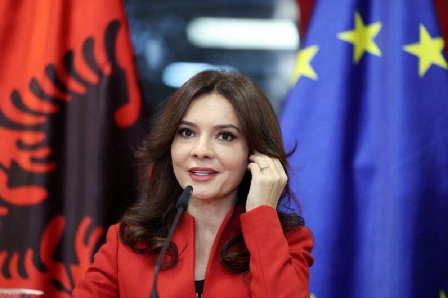  Sulmet nuk më trembin    Elisa Spiropali refuzon këshillën për të heshtur