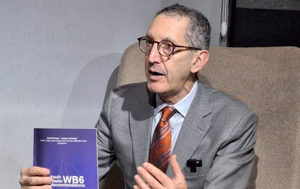 Joseph  Kurti të heqë dorë nga populizmi përçarës dhe të përfitojë nga dobësimi i Vuçiqit