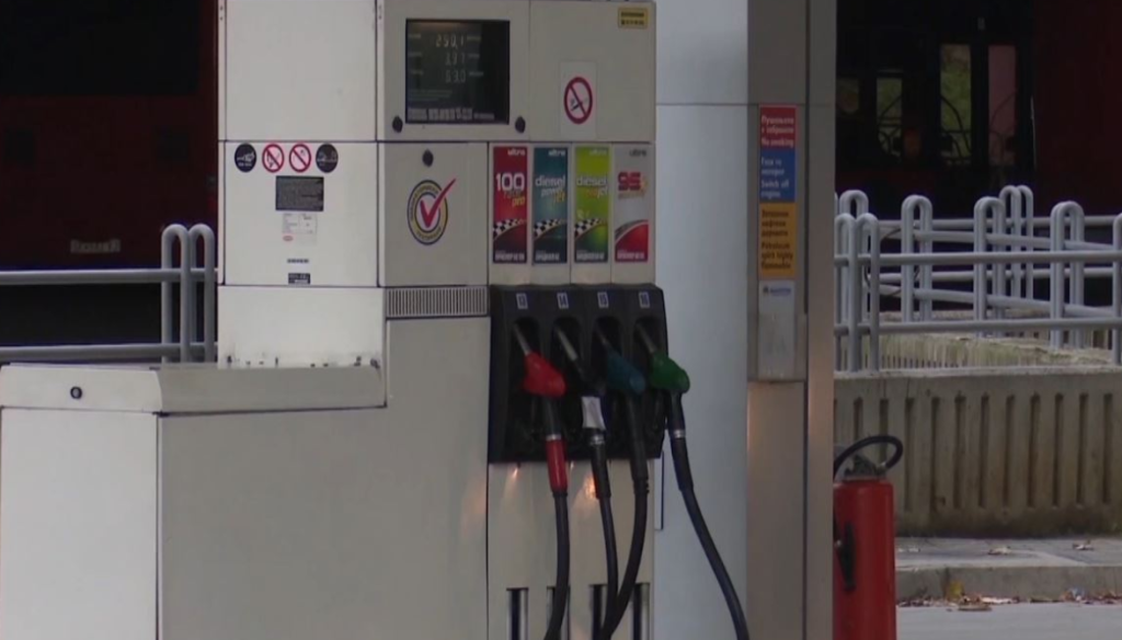 Lirohen çmimet e naftës dhe benzinës në Maqedoni 
