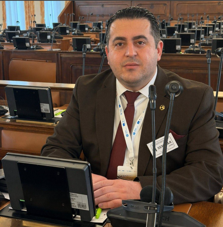 Hasim Murtezani  Qeveria me instuitucionet komunikon në 2 gjuhë  shqip e maqedonisht   ja dëshmitë