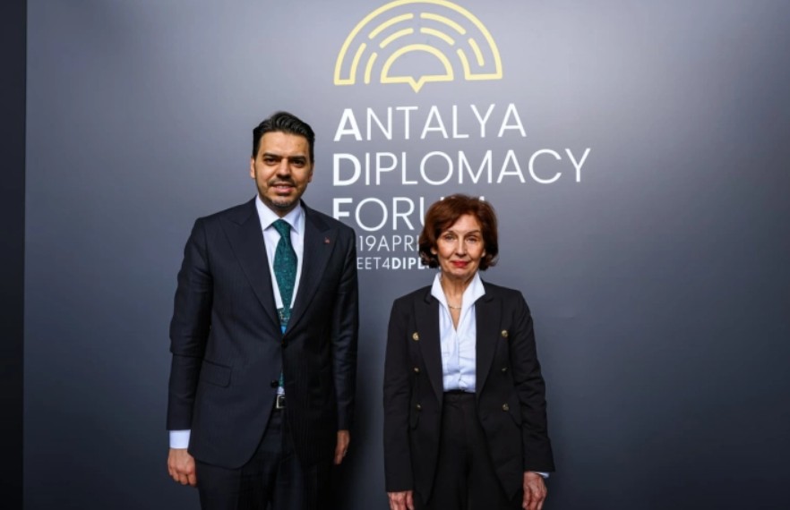 Takim i presidentes Siljanovska Davkova në Antali me kryetarin e TIKA s  Eren