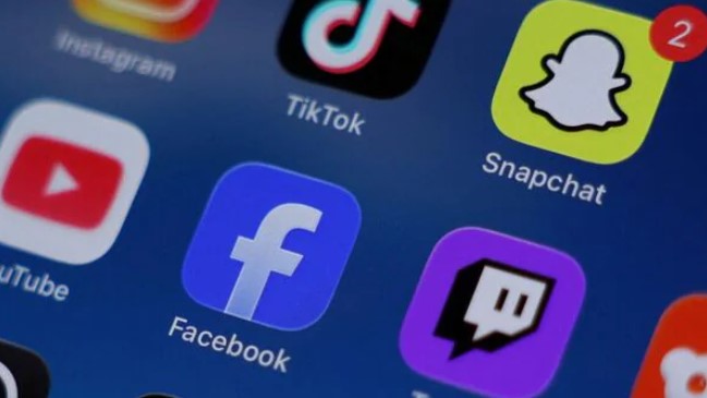 Instagram  TikTok dhe Facebook  cilat vende evropiane duan të ndalojnë mediat sociale për të miturit 