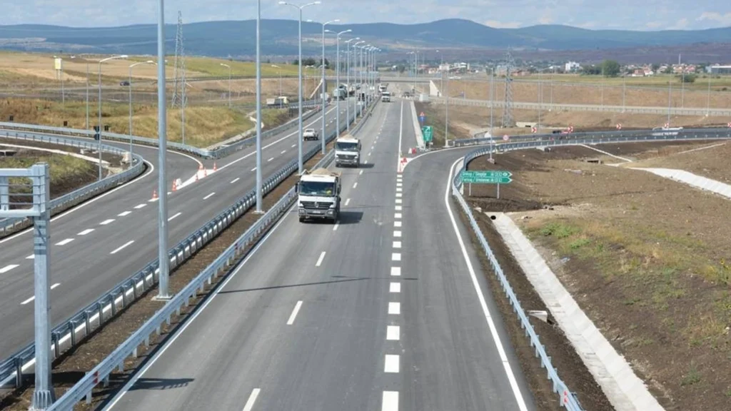  Fluturonte  me 182 km h në autostradën Tetovë Shkup  ndalohet 21 vjeçari nga Prilepi