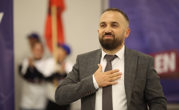 Haqim Ramadani  Kam jetuar dhe jetoj nga paga ime  Vazhdojmë përpara  me kokën lart 