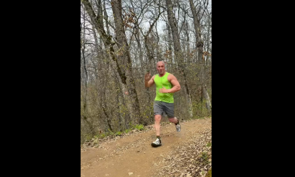 Ramush Haradinaj shfaqet në formë të mirë fizike  vrapon në Parku i Gërmisë